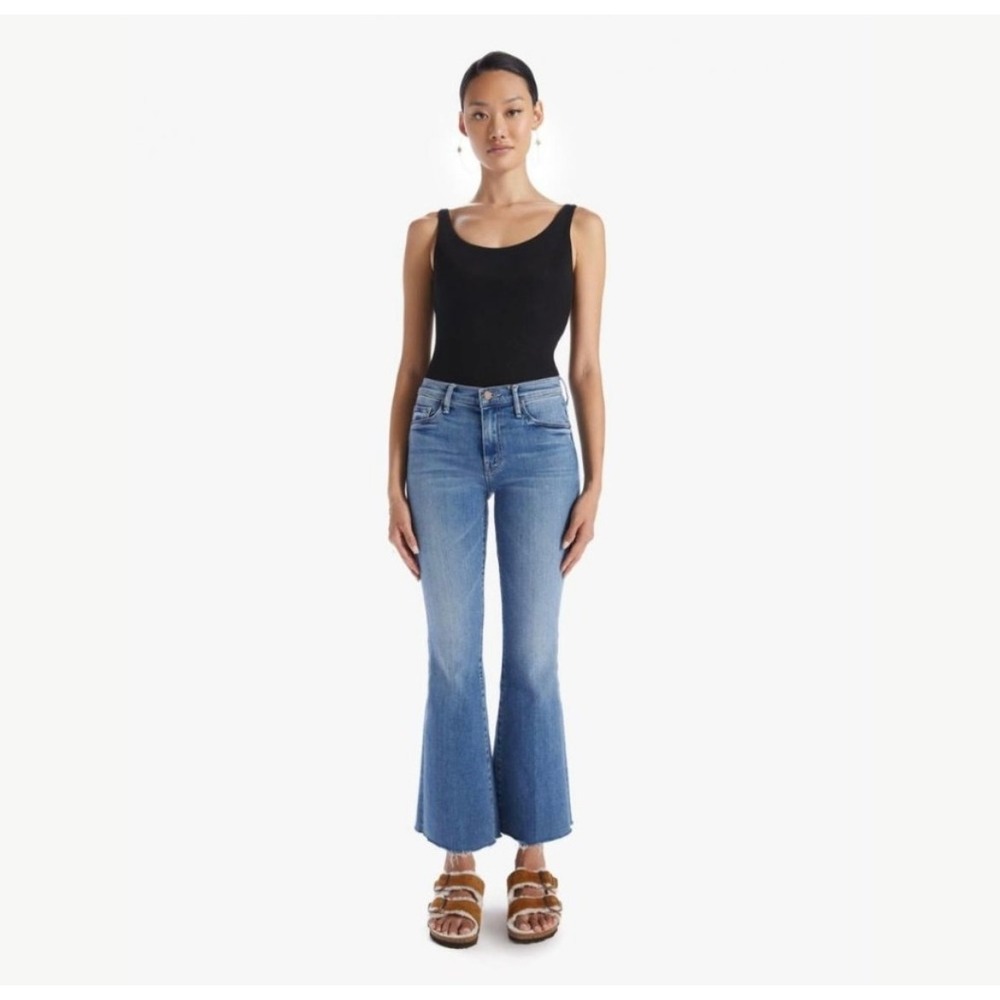 Mother The Weekender Fray Jeans in Hop On Hop Off Size 25 Flare